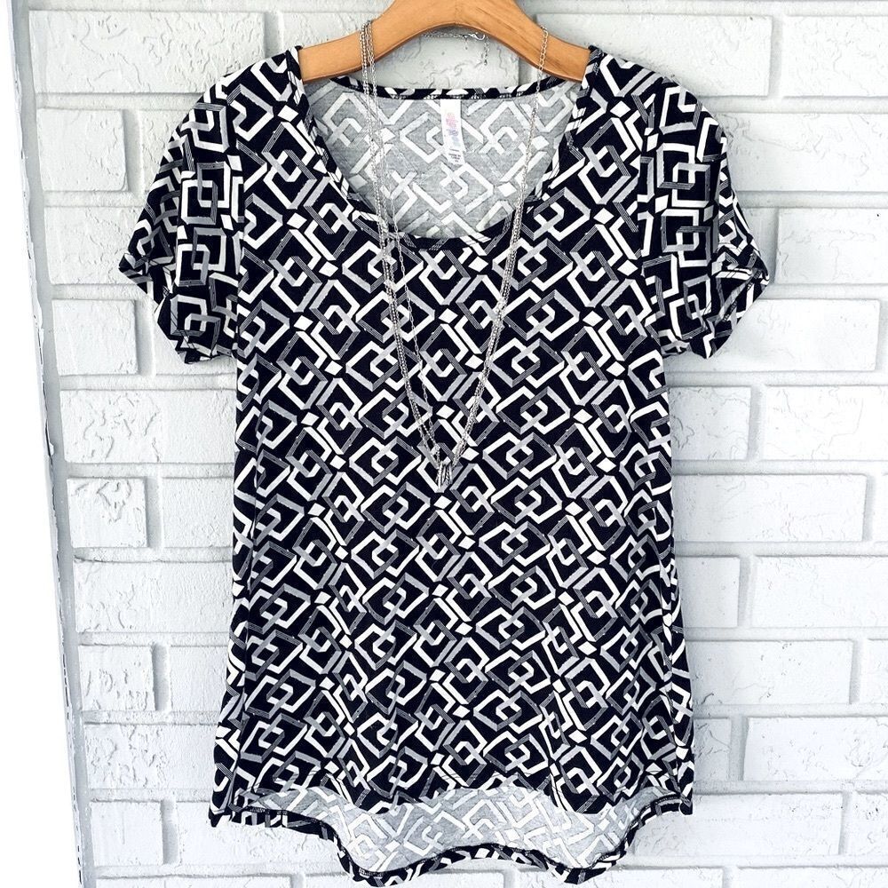 LulaRoe Black Classic Tee Top White & Gray Intersecting Diamonds Pattern Sz XS